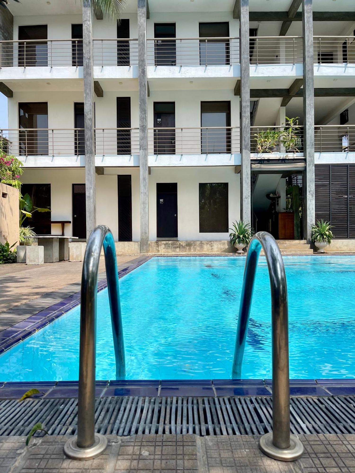 Olanro Negombo