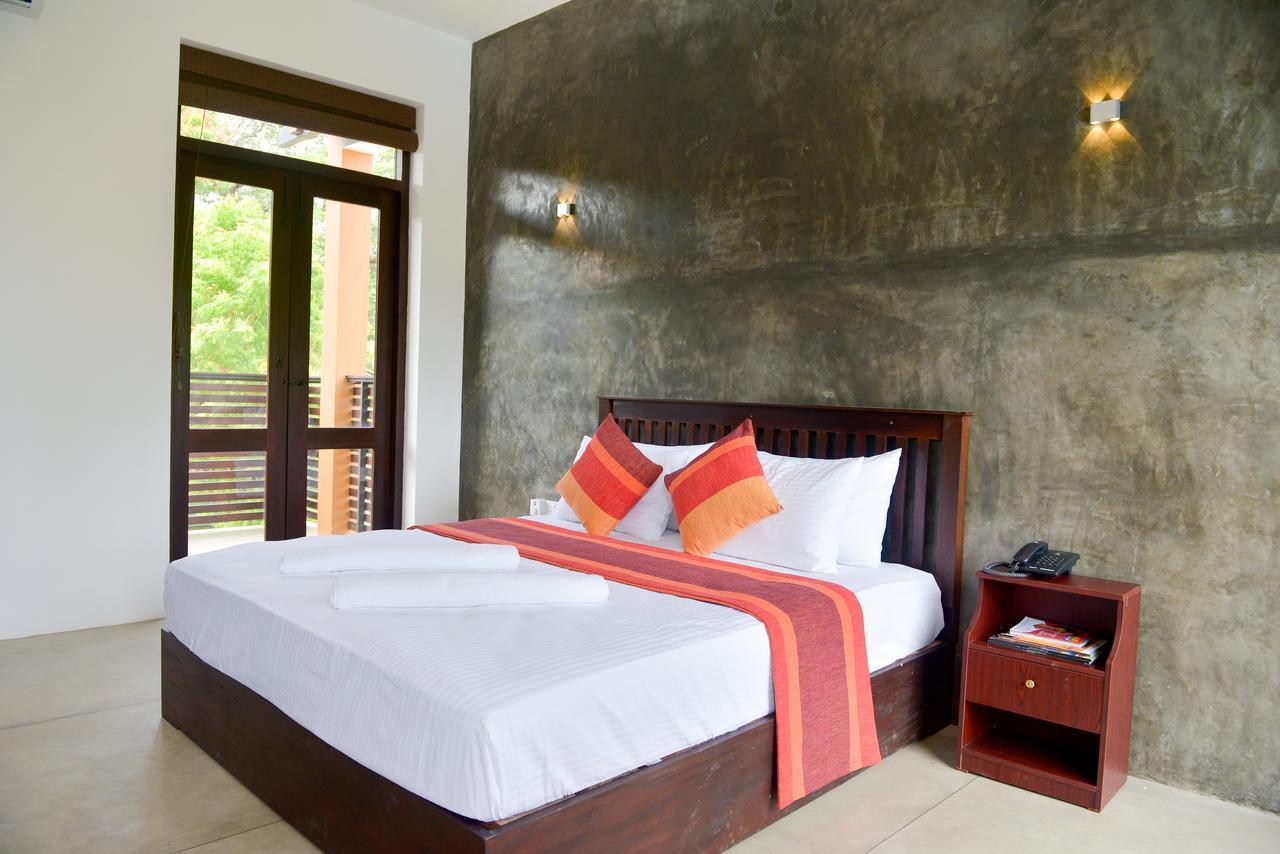 Olanro Negombo